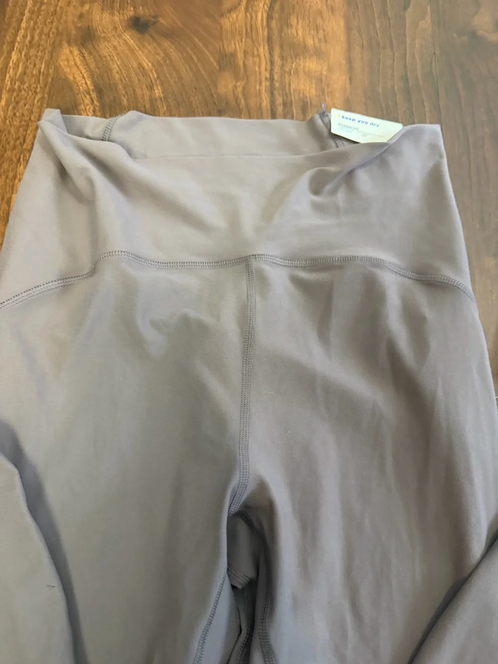 Old Navy Extra High Rise Powerlite 7/8 Leggings Mauve color.